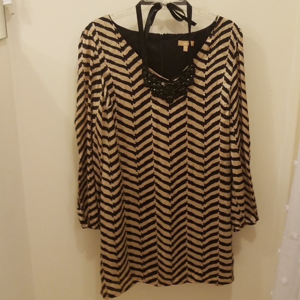 Dress - Picture 2 of 4